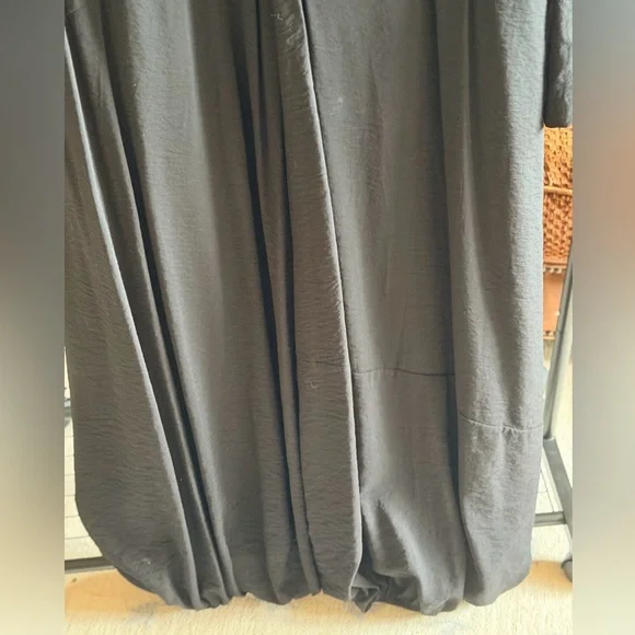 Zara Elegant Black Garment - Picture 2 of 4